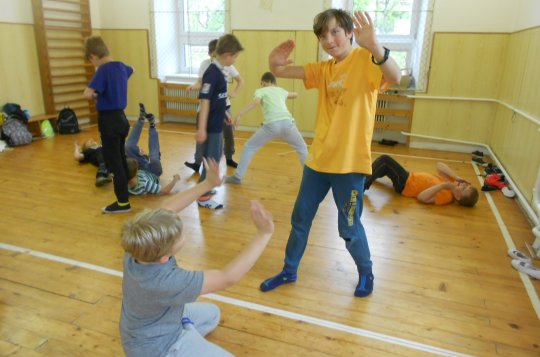 Žáci ze Základní školy Lhotky tančí