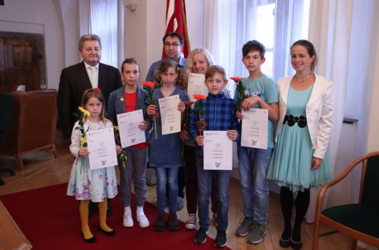 Děti složily mezinárodní zkoušku z angličtiny a dostaly diplom