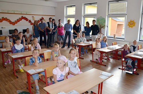 Děti v Heřmanicích zahájily školní rok spolu se senátorem