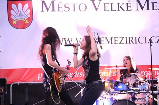 Rock-metalová kapela Kapriola zahrála na náměstí