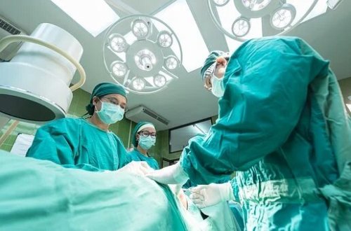 Novoměstská nemocnice je 8. nejvytíženější nemocnicí v republice, léčí téměř stovku pacientů s covid-19