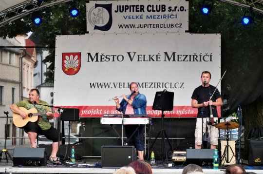Znamenitý folk předvedla kapela Listověj