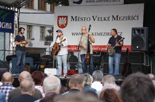 Na náměstí se v pátek rozezněla country hudba