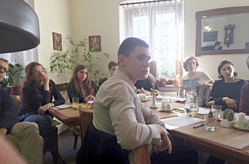 Studenti vedli s cizineckou policií dialog o migraci