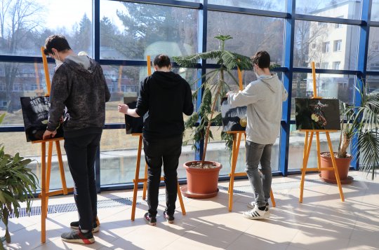 Prostory v chirurgickém pavilonu oživuje studentská fotografie 