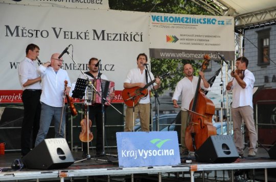 Na folkovém podvečeru zahrál Horáčan a Lhotár