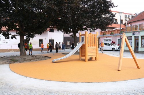 Hřiště na Rozkoši je téměř hotové, věž čeká oprava fasády