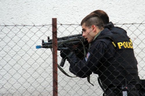 Policie v Meziříčí cvičně řešila útok šíleného střelce