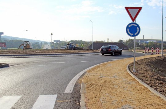 Přednost na okružní křižovatce se ani po novele vyhlášky nemění