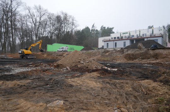 V Areálu zdraví začala rekonstrukce kurtů