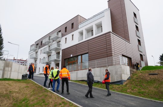 Stavba domu pro seniory se blíží do finále