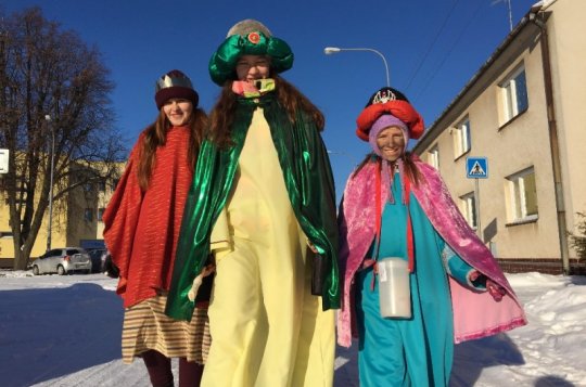 Tříkrálovou sbírku zahájí obří loutky a Betlémský výjev