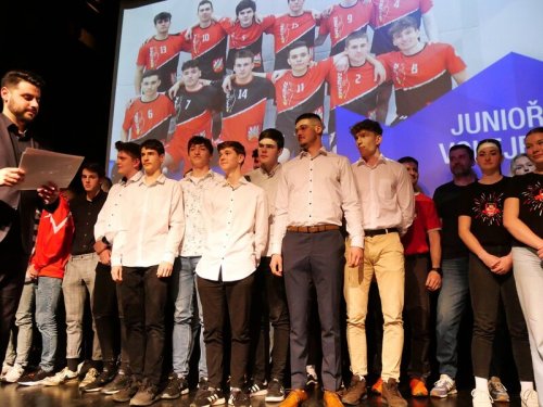 Sportovci města jsou atletka, hokejista a volejbalisté