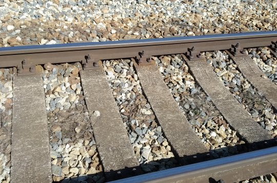 I na železničním přejezdu platí určitá pravidla, která řidiči musí dodržovat