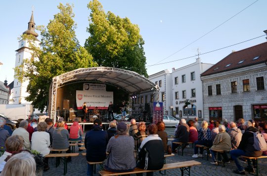 Páteční večer zpříjemnil Zpívajíc hasič