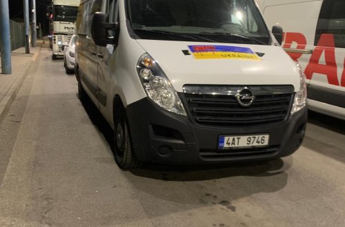 Opel Movano vyjelo z Velkého Meziříčí na pomoc Ukrajině