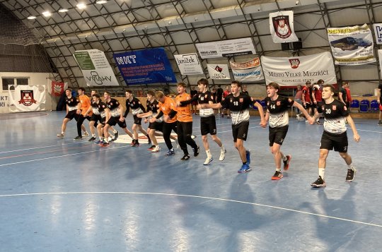 Dorostenci přezimují na předních příčkách 