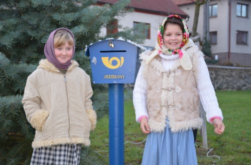 Vánoční strom v Tasově svítí a nebeská pošta přijímá dopisy