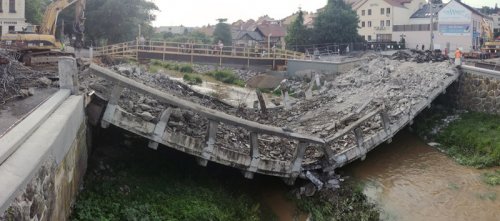 Most přes Balinku už je téměř pryč