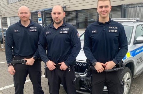 Policisty, kteří zachránili život mladého muže, ocenil policejní ředitel