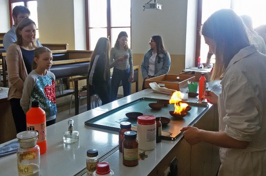 Zájemci o studium na gymnáziu si prohlédli školu