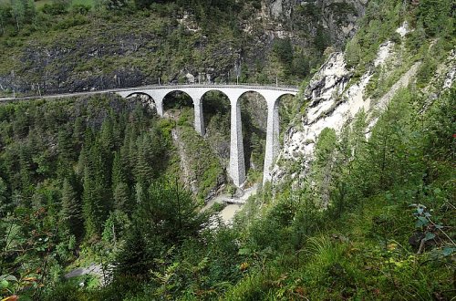Švýcarsko, zemi jazyků a kantonů, přiblížil Josef Sedlák