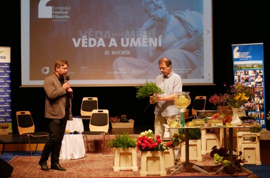 Víkendové přednášky festivalu filozofie se týkaly hudby, občanské výchovy a architektury