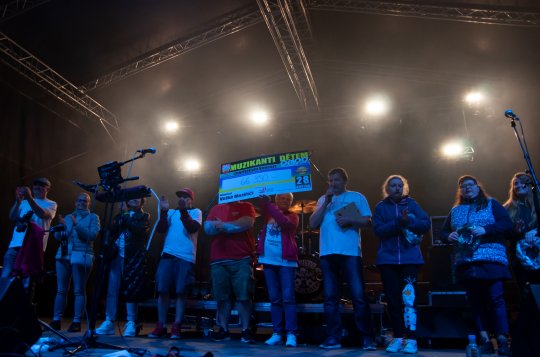 Muzikanti dětem podpoří službu terénní osobní asistence