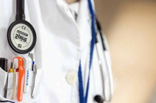 Nová ordinace doktora Blahy přebírá všechny pacienty doktora Šurdy, nové neregistruje