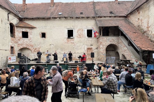 Zámek ve Stránecké Zhoři hostil benefiční koncert Společně pod nebem