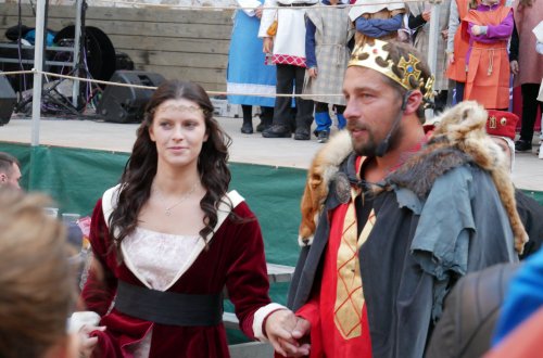 Svatováclavské ohně přilákaly stovky diváků