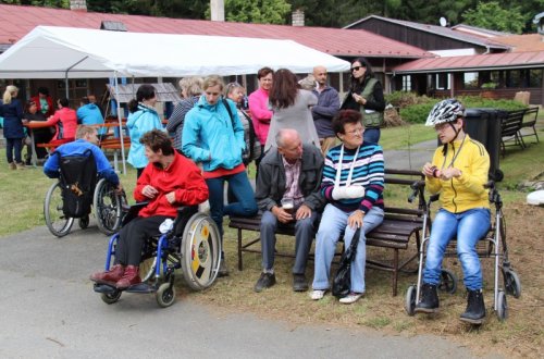 Březejčtí prosí o lyže a nabízejí volná místa v denním stacionáři