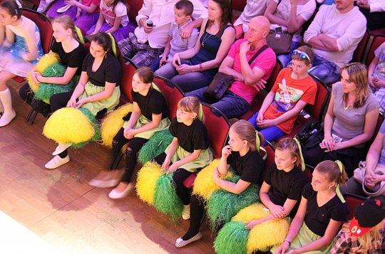 Děti z DÓZY rodičům zatancovaly a zahrály pohádku