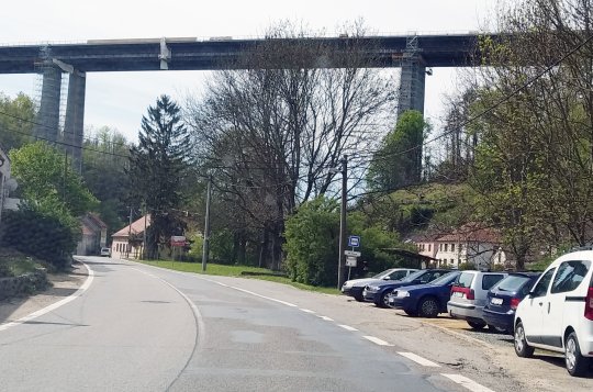 V ulici Vrchovecká přibude chodník i přechod