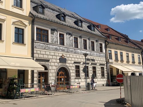 Město snižuje nájemné na náměstí