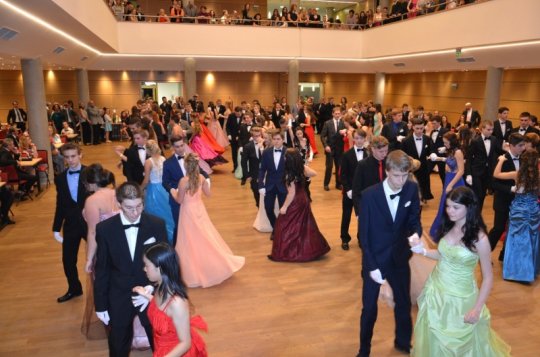 Ples v barevném je za námi a s ním i taneční kurzy