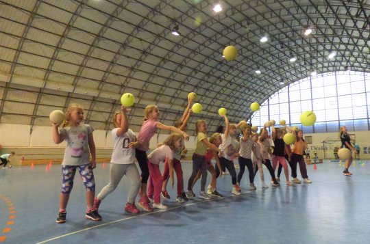 Děti se zúčastnily házenkářského sportovního dne