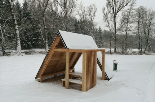 Přístřešek v Balinském údolí slouží lidem