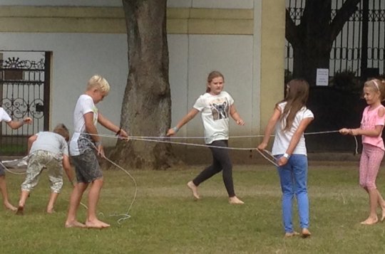 Žáci ze Lhotek tančili na zámku ve Žďáře