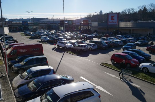 Přispět do potravinové sbírky můžete i v meziříčském Kauflandu