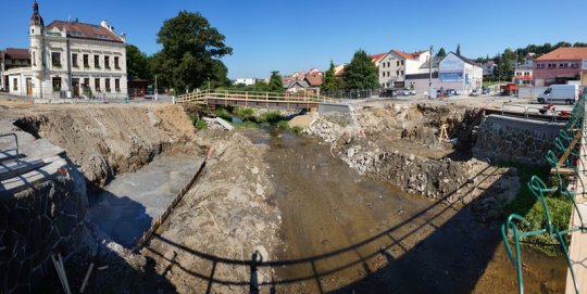 Stavba mostu běží podle plánu