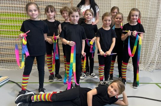 Dóza vytančila ve Světlé bronzové příčky