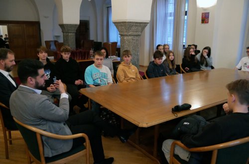 Deváťáci z Oslavické si povídali se starostou