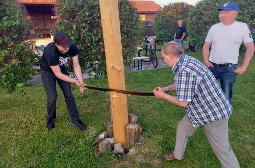 V sobotu v Martinicích pokáceli máj