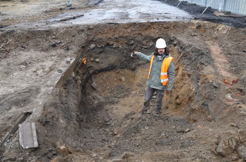 Archeologové začnou zkoumat výkopy u radnice a kostela