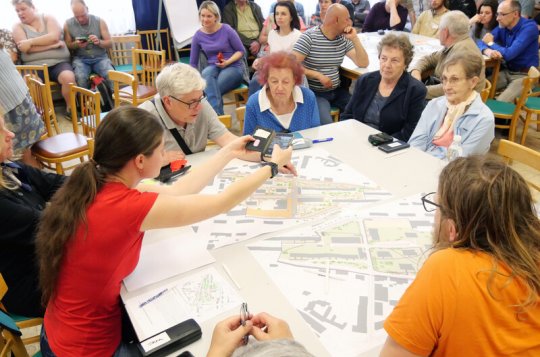 Lidé se o revitalizaci Bezděkova zajímají. Diskutovat jich přišly desítky