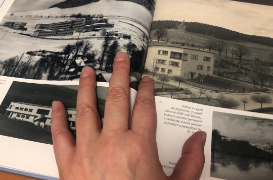 Novoměstská nemocnice vydává knihu k 80. výročí svého založení. Už je v prodeji