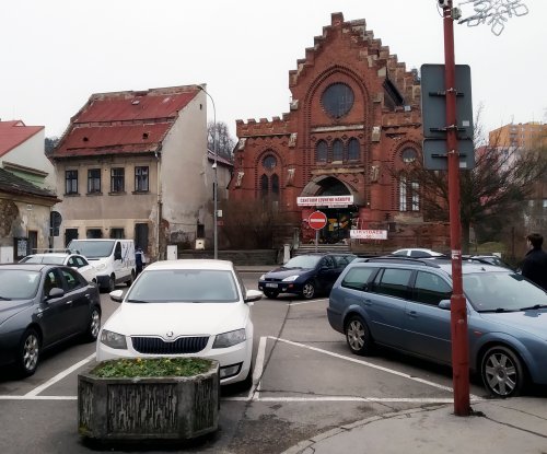 Řidiči v sobotu vyjedou z náměstí jedině kolem Kotvičky