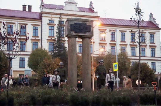 Velkomeziříčští oslavili sto let republiky u pomníku padlým