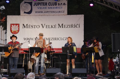 O víkendu si přišli na své posluchači country i jazzu